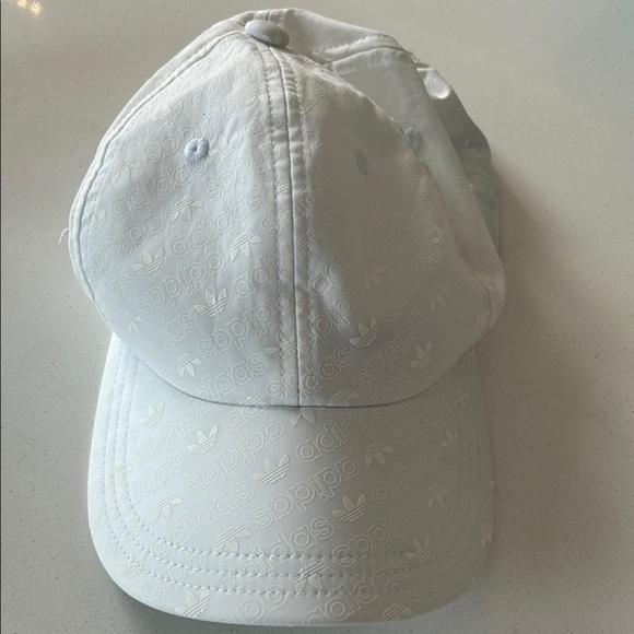 NWOT Adidas Mens White Gray Trefoil Logo Adjustable Hat Lightweight Gym - Picture 3 of 7